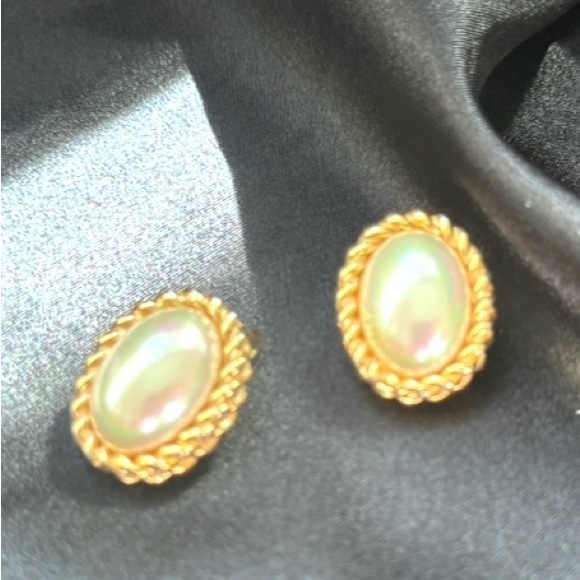 CHRISTIAN DIOR Stunning Vintage Clip on Pearl Earrings 1980s, Paris - Picture 4 of 7